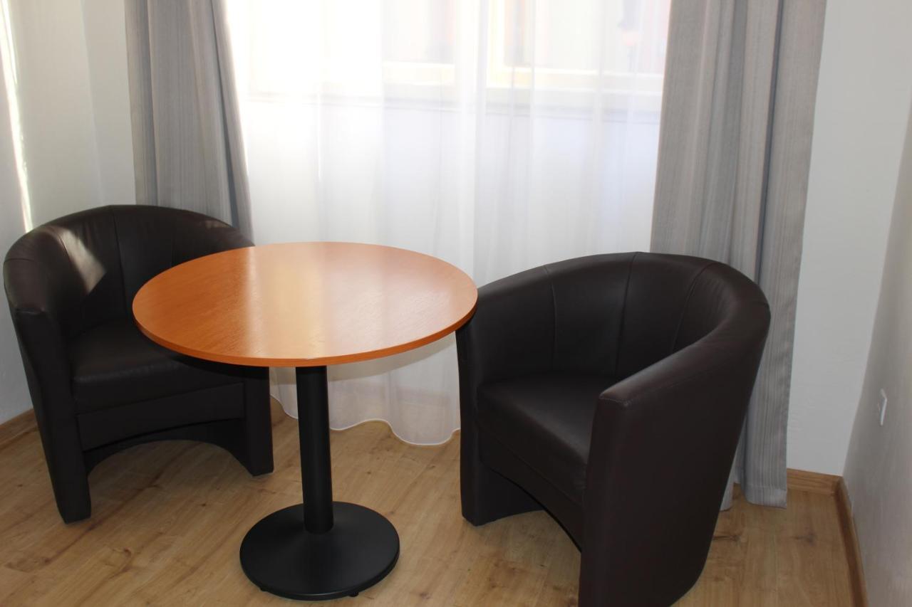 Hotel Cerny Kun Louny Eksteriør billede