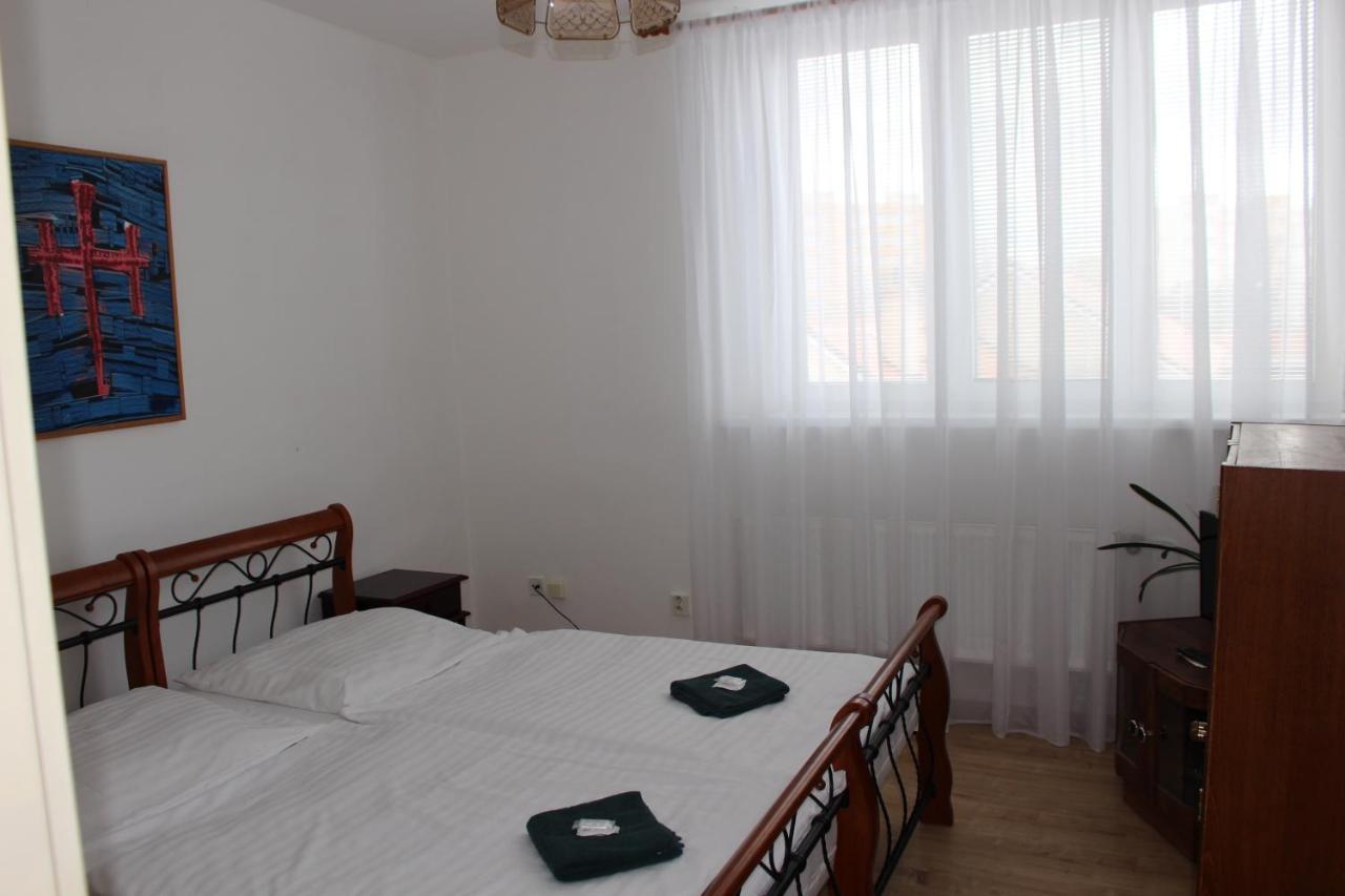 Hotel Cerny Kun Louny Eksteriør billede
